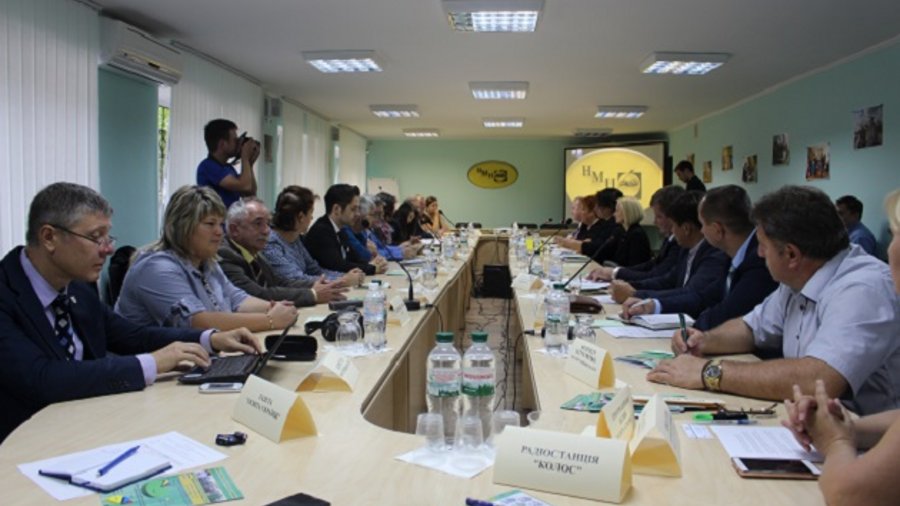 Foto der Arbeitssitzung des neuen Projektteams mit den ukrainischen Partnern in Kiew. Quelle: Agroosvita